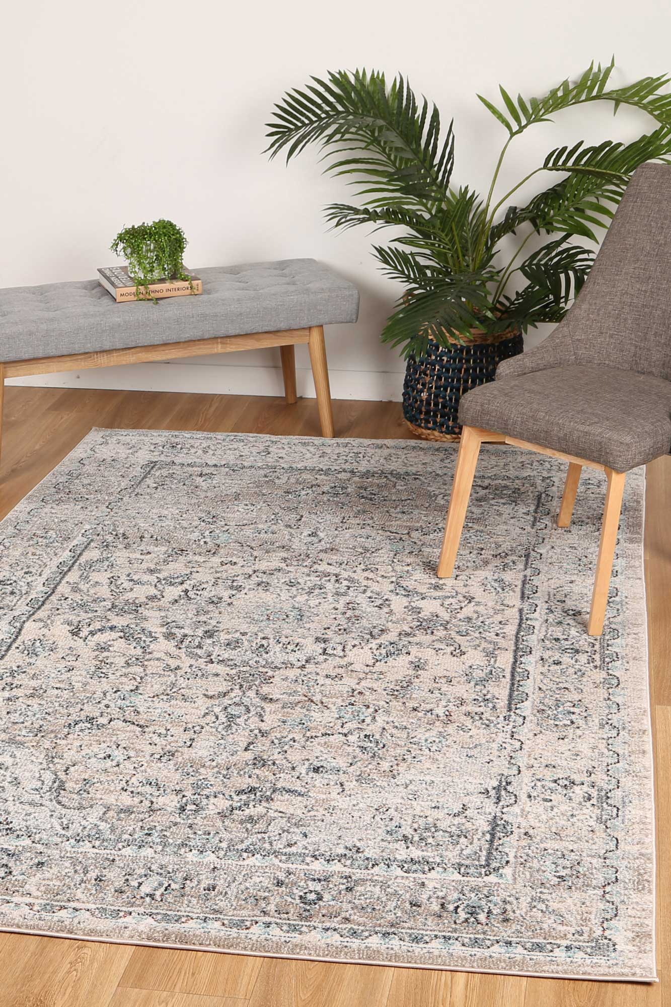 Ezra Traditional In Grey Rug