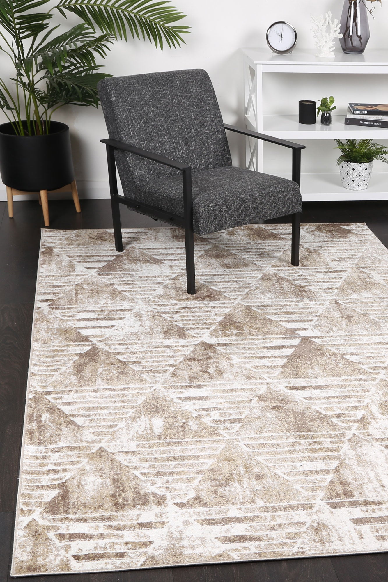 Christina Matrix Geometric In Latte Rug