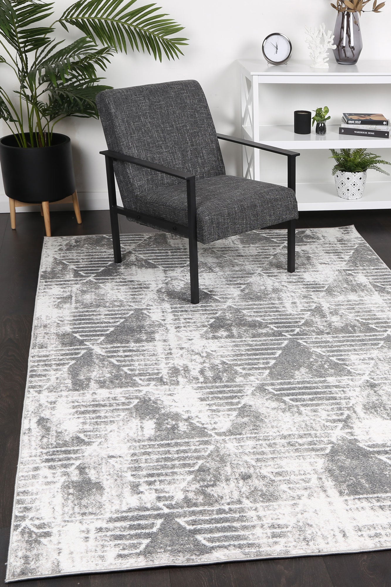 Christina Matrix Geometric In Silver Rug