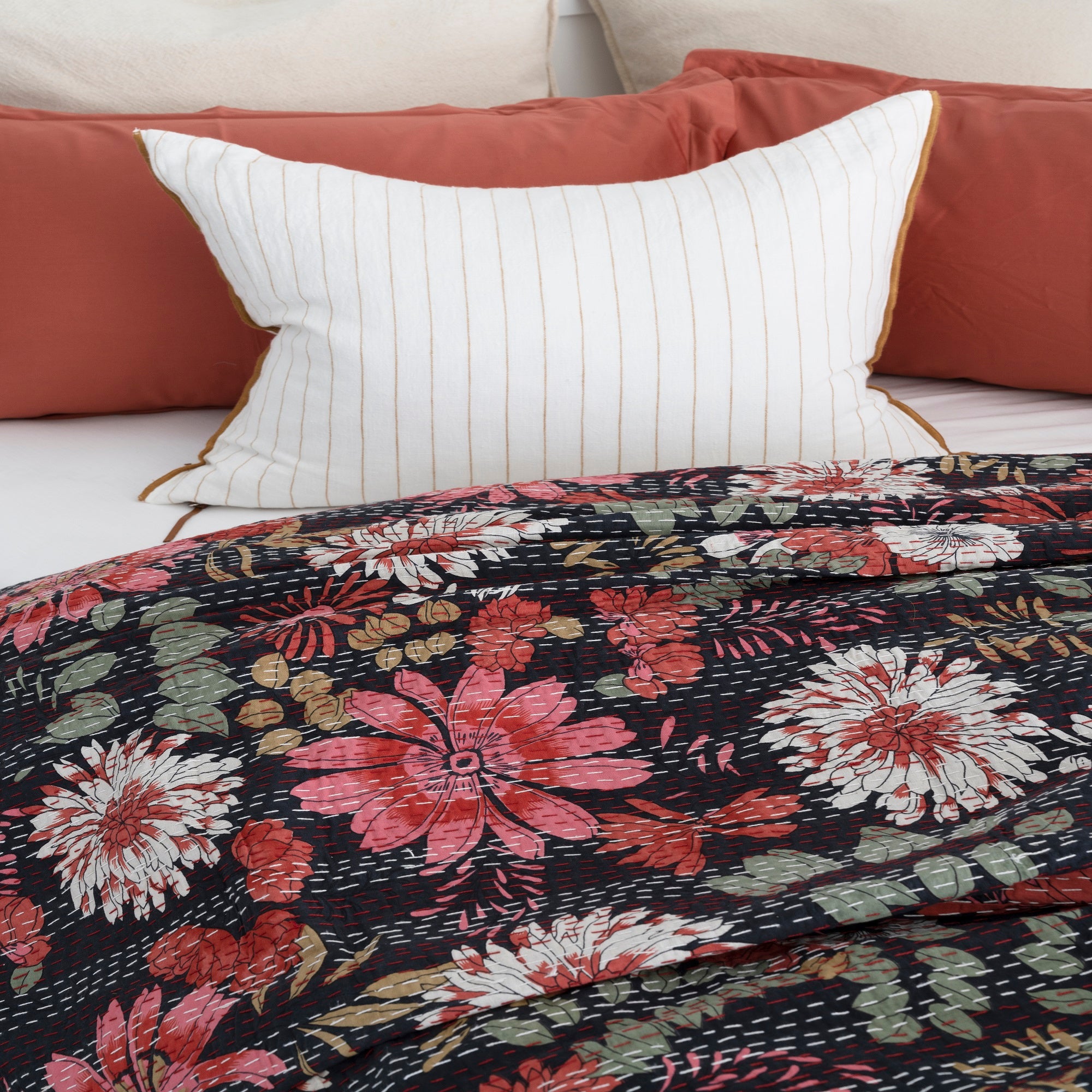 Linen Connections Indian Kantha Quilt - Daisy Flower